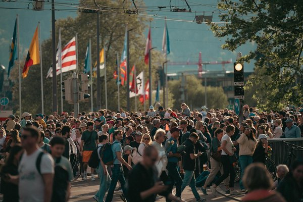 Les secrets des ondes électromagnétiques: leurs origines, leurs effets sur notre quotidien et les modèles scientifiques expliquant leurs phénomènes