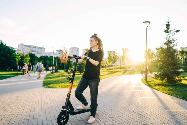 Comment personnaliser votre trottinette électrique avec des accessoires et des options de couleur ?
