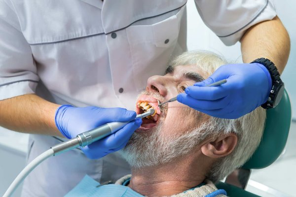 Comment prévenir l'érosion dentaire à Laval ?